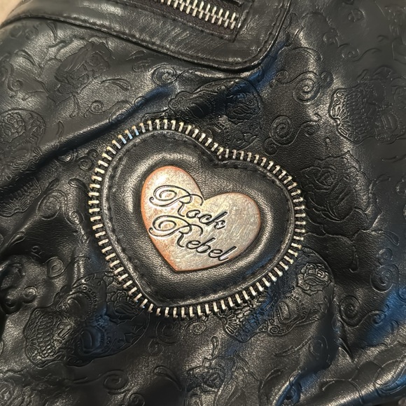 Black Purse w/ skull and rose design - Picture 4 of 7